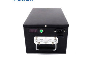 購入 ハンドルと再充電可能な耐久の鋼鉄場合48V 50Ah Lifepo4のゴルフ カート電池 オンライン製造